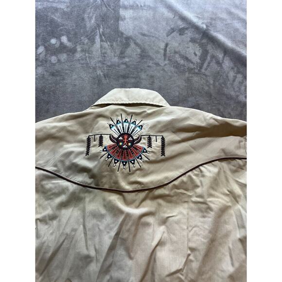 ELY‎ Mens XL Pearl Snap Button Up Shirt Tan Tribal mask Embroidered Rockabilly - Picture 6 of 7